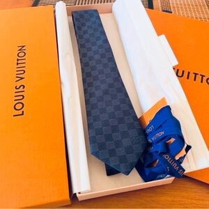 🔥🎁LV HOLIDAY 26’🎁🔥🆕💯LOUIS VUITTON DARK BLUE DAMIER MONOGRAM TIE🔥HOT💯